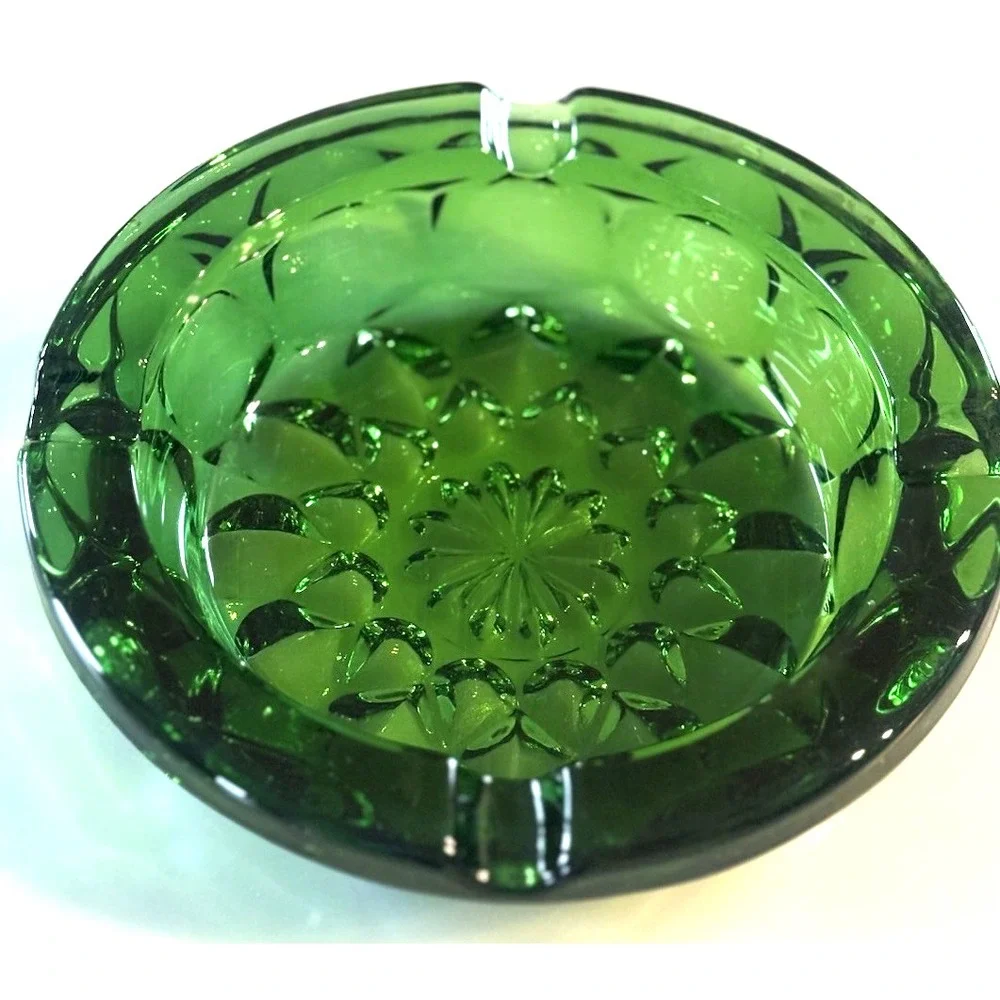 2 Vtg Emerald Green Press Glass Ashtrays Starburst Flower Design 6